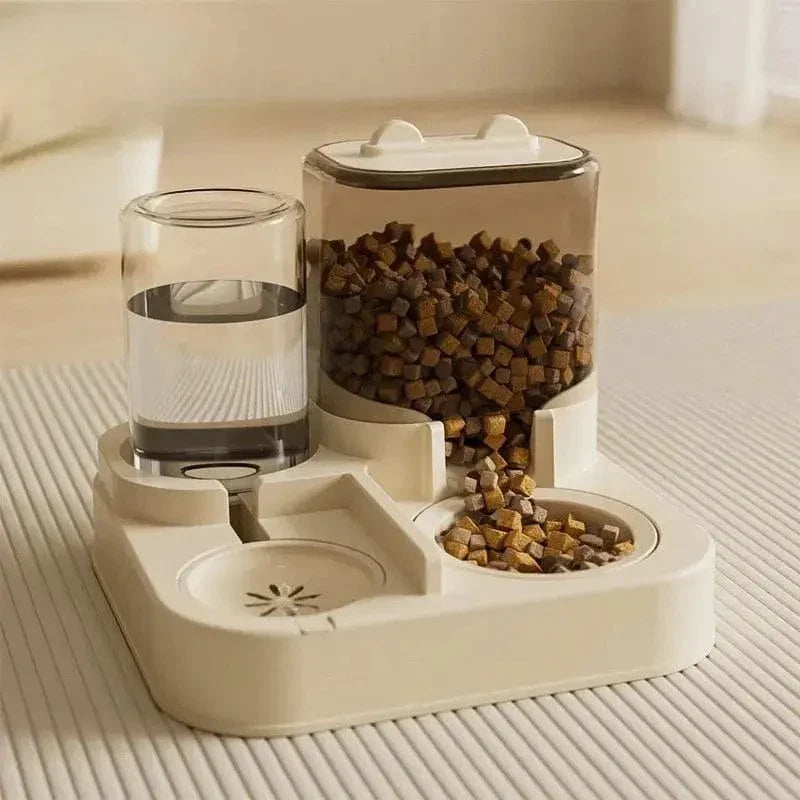 Distributeur de croquettes et eau pour chat