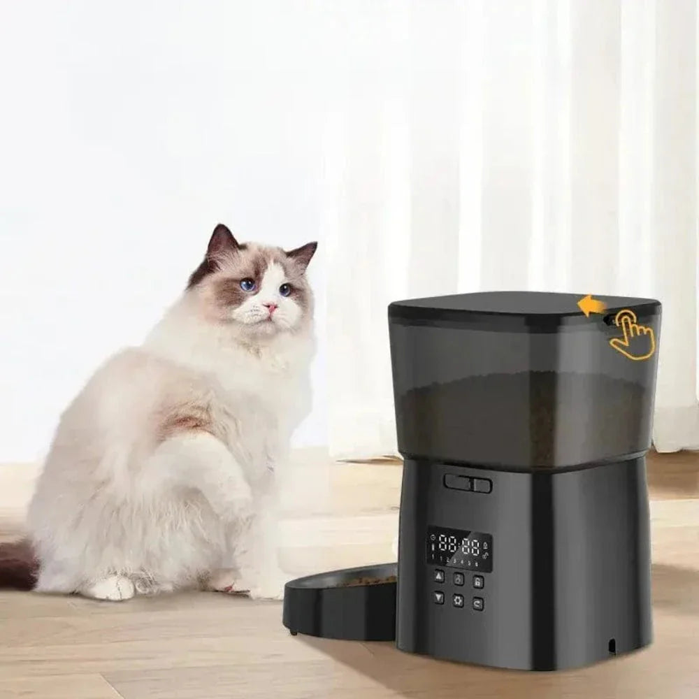 Distributeur de croquettes pour chat connecté avec 2L de contenance