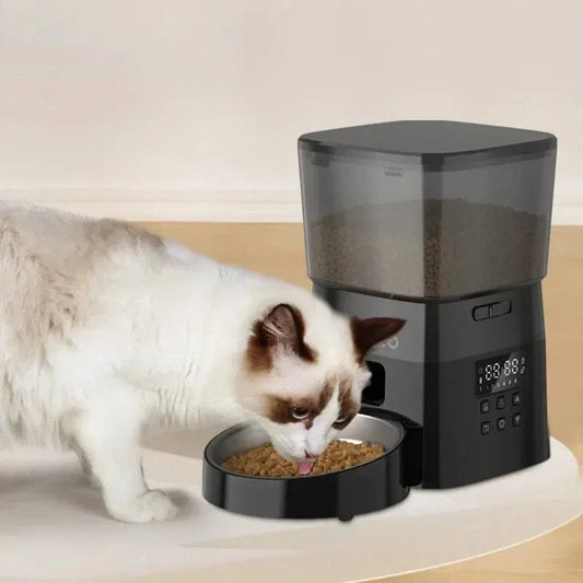 Distributeur de croquettes pour chat connecté avec 2L de contenance